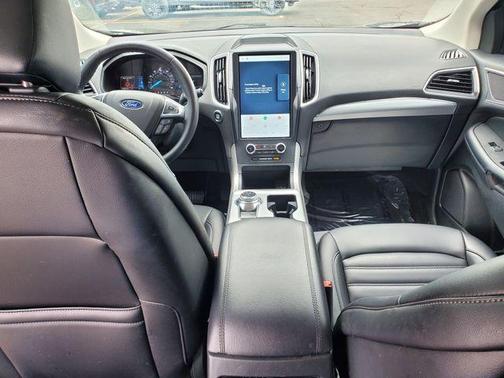 Black Metallic 2022 Ford Edge SEL
