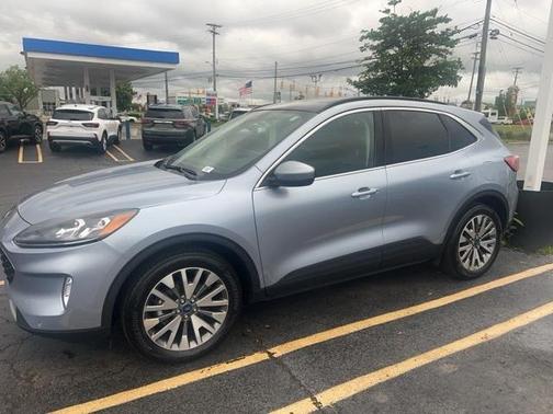 2022 Ford Escape Titanium