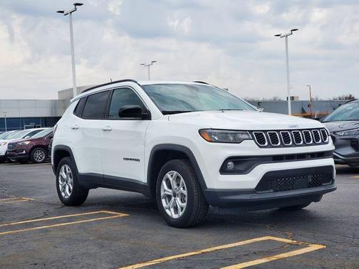 Bright White Clearcoat 2025 Jeep Compass Latitude
