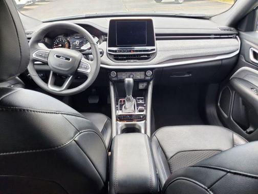 Bright White Clearcoat 2025 Jeep Compass Latitude