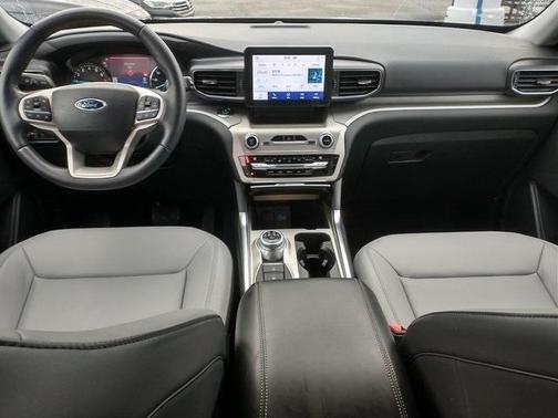 Photo 5 of 45 of 2021 Ford Explorer XLT