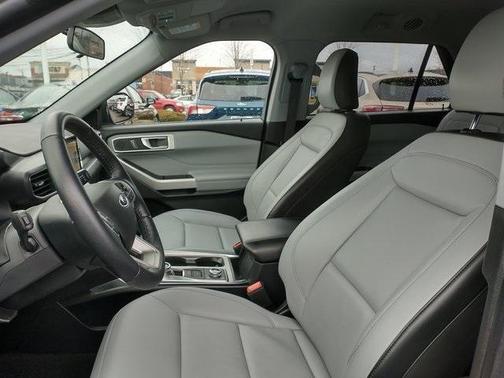 Photo 4 of 45 of 2021 Ford Explorer XLT