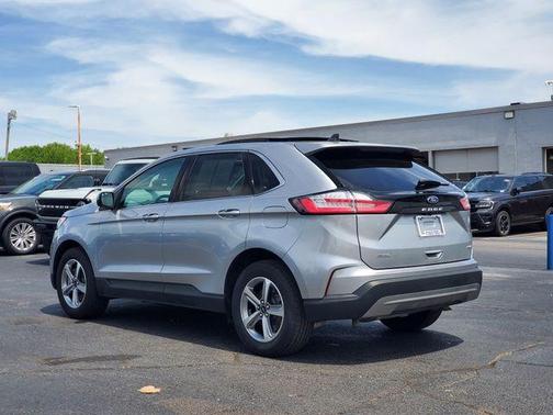 Iconic Silver Metallic 2023 Ford Edge SEL
