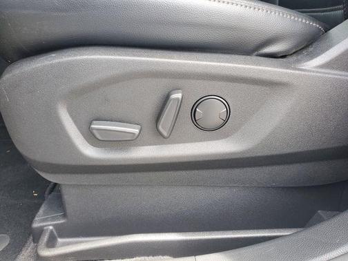 Iconic Silver Metallic 2023 Ford Edge SEL
