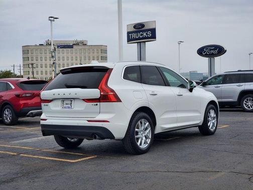 White 2020 Volvo XC60 T5 Momentum