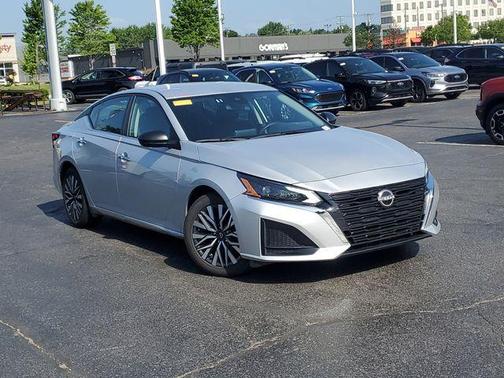 Brilliant Silver Metallic 2024 Nissan Altima 2.5 SV
