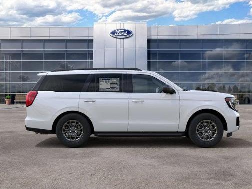 White Metallic 2027 Ford Expedition ACTIVE