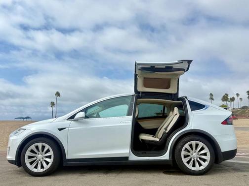 2018 Tesla Model X 75D AWD 4dr SUV