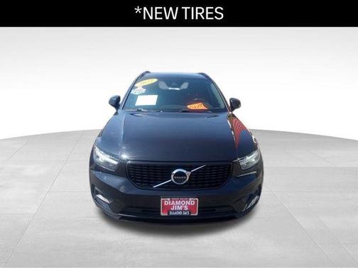 2022 Volvo XC40 T5 R-Design