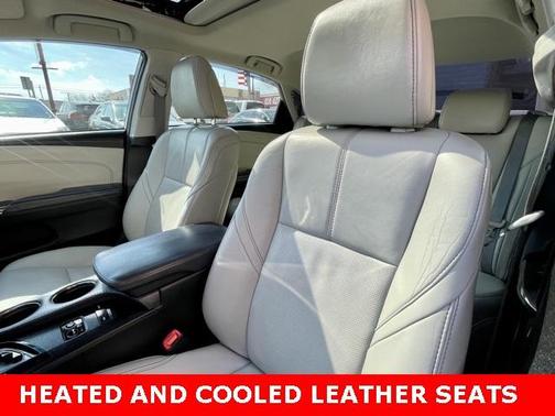 Photo 2 of 28 of 2013 Toyota Avalon Limited