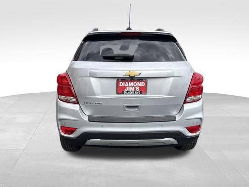 Silver Ice Metallic 2022 Chevrolet Trax LT