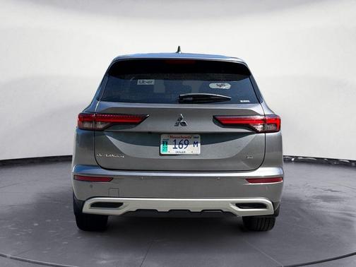 Mercury Gray Metallic 2022 Mitsubishi Outlander SE S-AWC