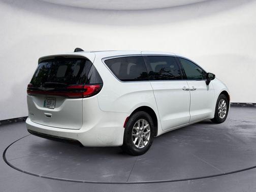 Bright White Clearcoat 2024 Chrysler Pacifica Touring L