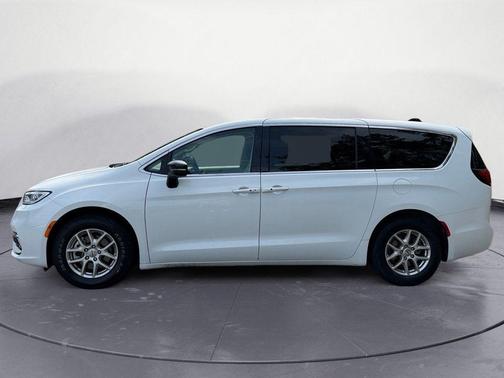 Bright White Clearcoat 2024 Chrysler Pacifica Touring L