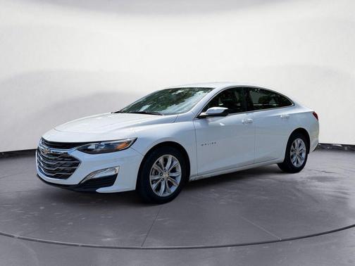 Summit White 2025 Chevrolet Malibu FWD 1LT