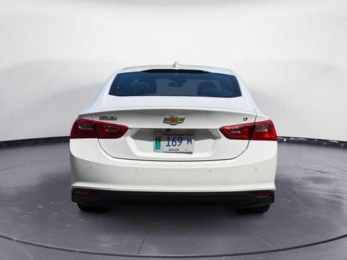Summit White 2025 Chevrolet Malibu FWD 1LT
