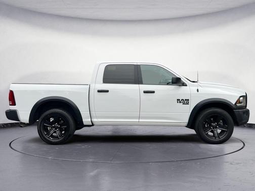 2024 RAM 1500 Classic Warlock Crew Cab 4x4 5'7' Box
