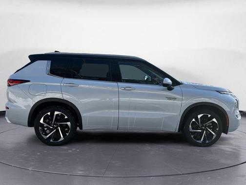 2025 Mitsubishi Outlander PHEV SEL