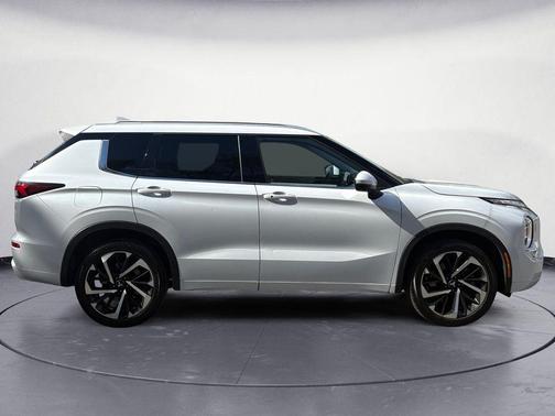 2023 Mitsubishi Outlander 