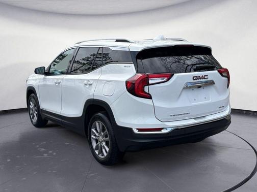 Summit White 2024 GMC Terrain SLT