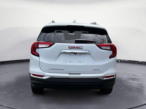 Summit White 2024 GMC Terrain SLT
