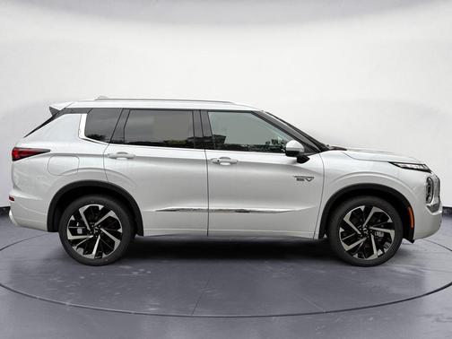 2025 Mitsubishi Outlander PHEV SEL