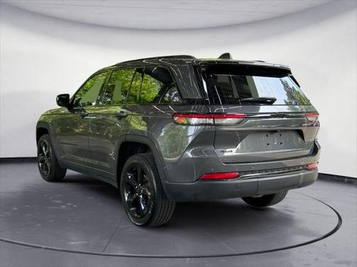 2022 Jeep Grand Cherokee Altitude