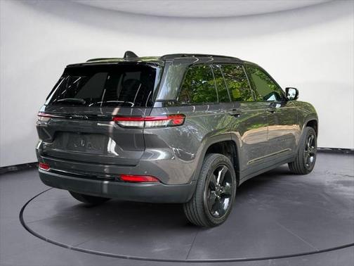 2022 Jeep Grand Cherokee Altitude