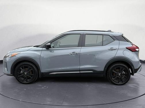 Boulder Gray Pearl 2023 Nissan Kicks SR