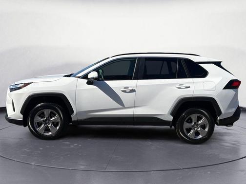 Wh 2025 Toyota RAV4 XLE