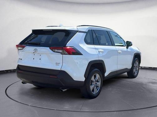 Wh 2025 Toyota RAV4 XLE