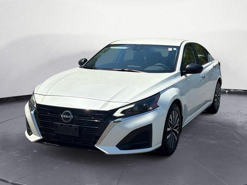 Pearl White Tricoat 2025 Nissan Altima 2.5 SV