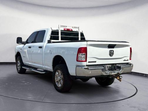 Bright White Clearcoat 2024 RAM 2500 Big Horn Crew Cab 4x4 6'4' Box