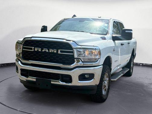 Bright White Clearcoat 2024 RAM 2500 Big Horn Crew Cab 4x4 6'4' Box