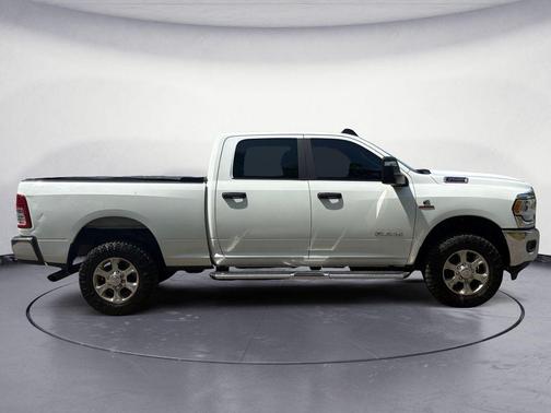Bright White Clearcoat 2024 RAM 2500 Big Horn Crew Cab 4x4 6'4' Box