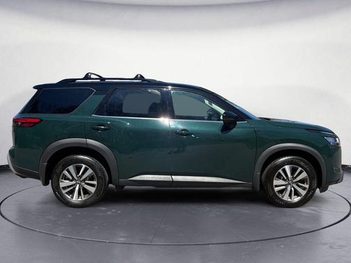 Obsidian Green Pearl/Super Black 2023 Nissan Pathfinder SL 4WD