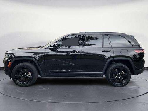 2022 Jeep Grand Cherokee Altitude