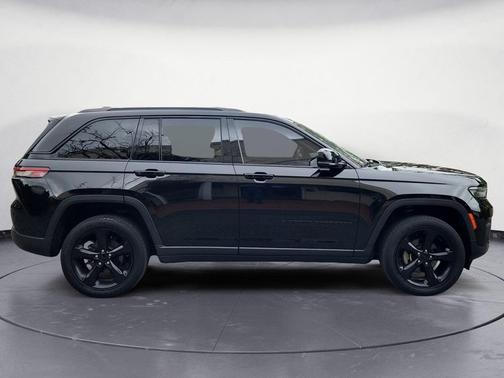 2022 Jeep Grand Cherokee Altitude