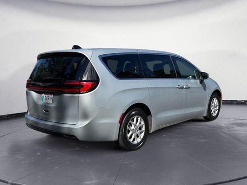 Silver Mist Clearcoat 2023 Chrysler Pacifica Touring L