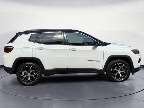 Bright White Clearcoat 2024 Jeep Compass Limited