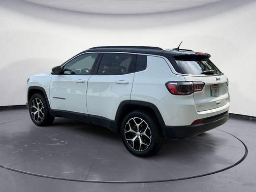 Bright White Clearcoat 2024 Jeep Compass Limited