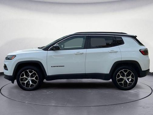 Bright White Clearcoat 2024 Jeep Compass Limited