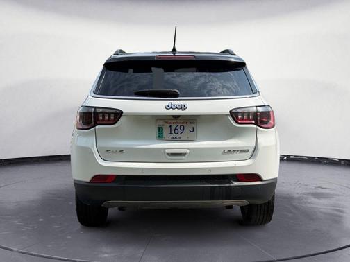 Bright White Clearcoat 2024 Jeep Compass Limited