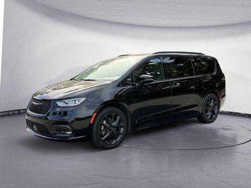 Diamond Black Crystal Pearlcoat 2025 Chrysler Pacifica Limited