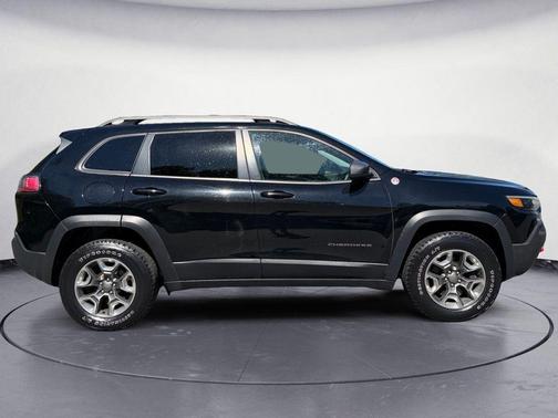 Diamond Black Crystal Pearlcoat 2019 Jeep Cherokee Trailhawk