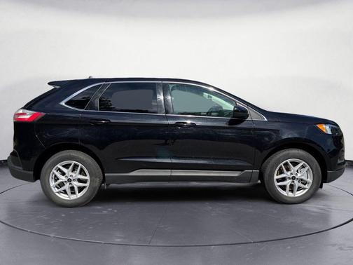 Black Metallic 2024 Ford Edge SEL