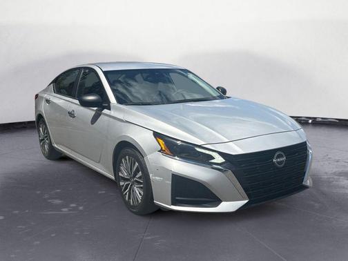 Brilliant Silver Metallic 2024 Nissan Altima 2.5 SV
