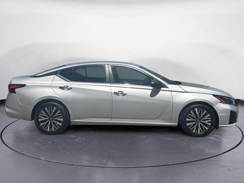 Brilliant Silver Metallic 2024 Nissan Altima 2.5 SV