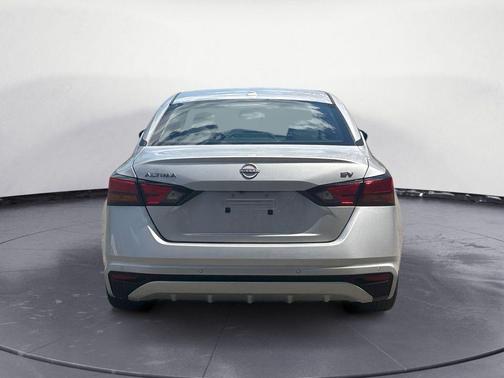 Brilliant Silver Metallic 2024 Nissan Altima 2.5 SV