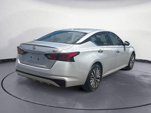 Brilliant Silver Metallic 2024 Nissan Altima 2.5 SV